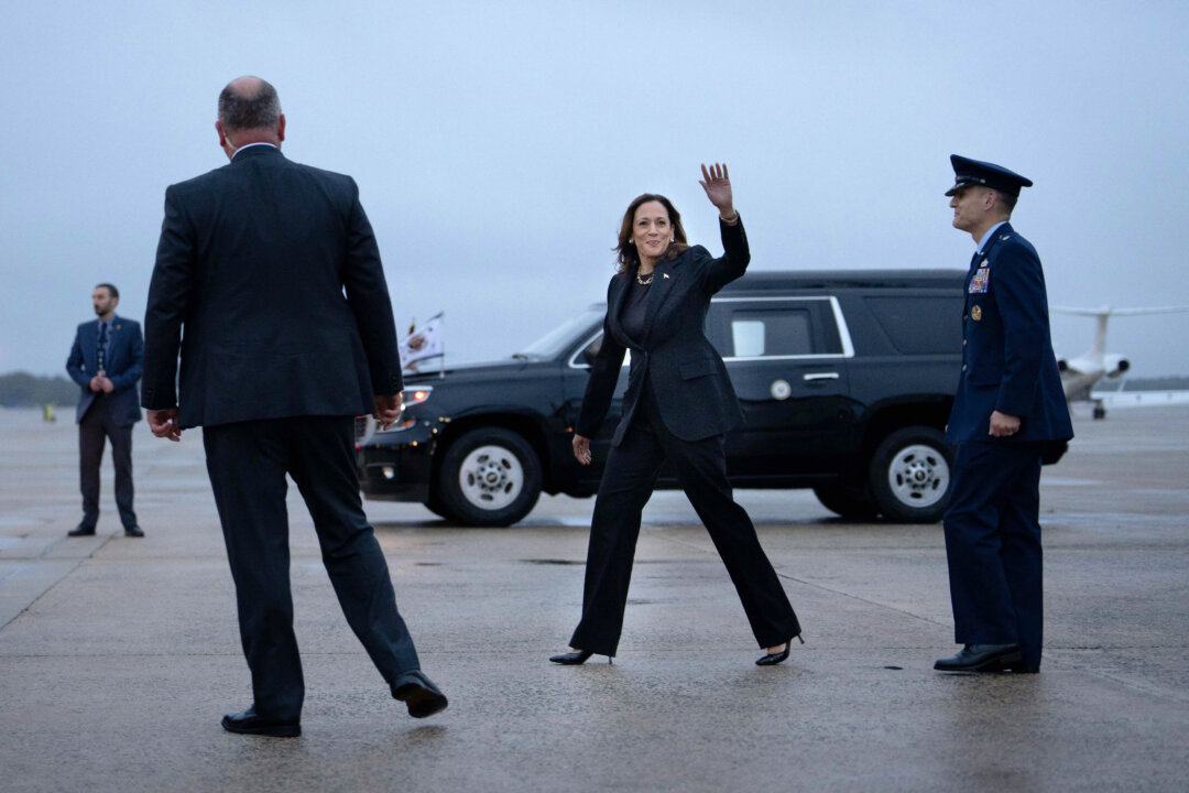 Harris to Visit USMexico Border, White House Says The Epoch Times