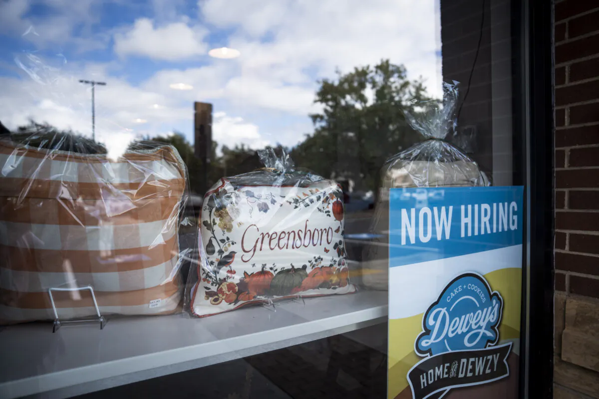 A "now hiring" sign at a coffee shop in Greensboro, N.C., on Sept. 19, 2024. (Madalina Vasiliu/The Epoch Times)
