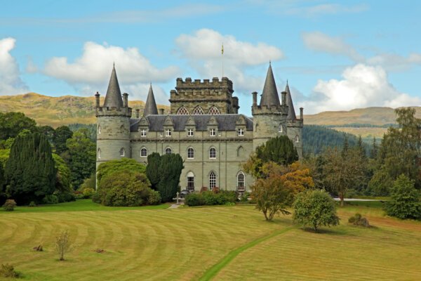 Inveraray: A Grand Castle in Western Scotland