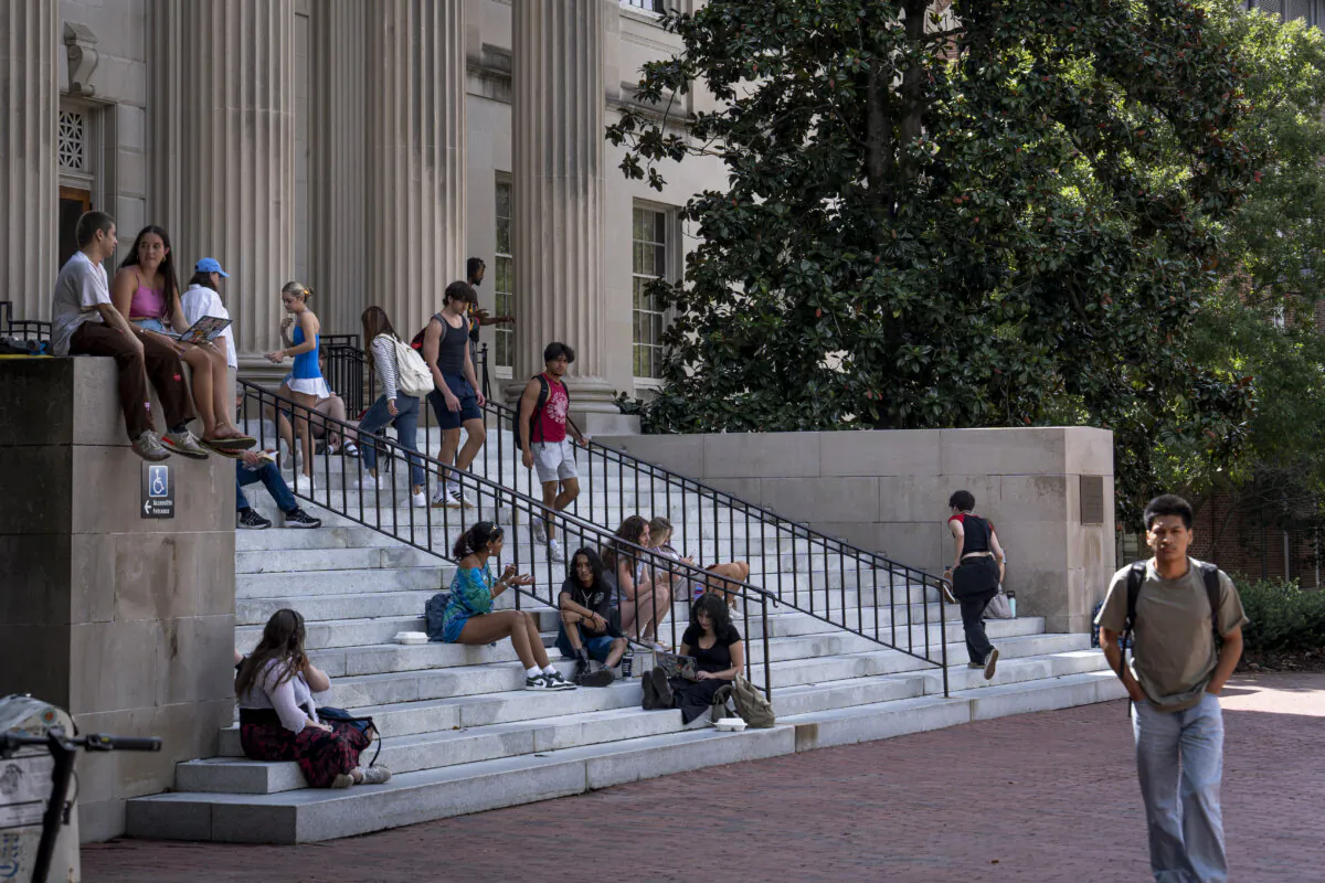Students at the University of North Carolina, Chapel Hill campus on Sept. 20, 2024. (Madalina Vasiliu/The Epoch Times)
