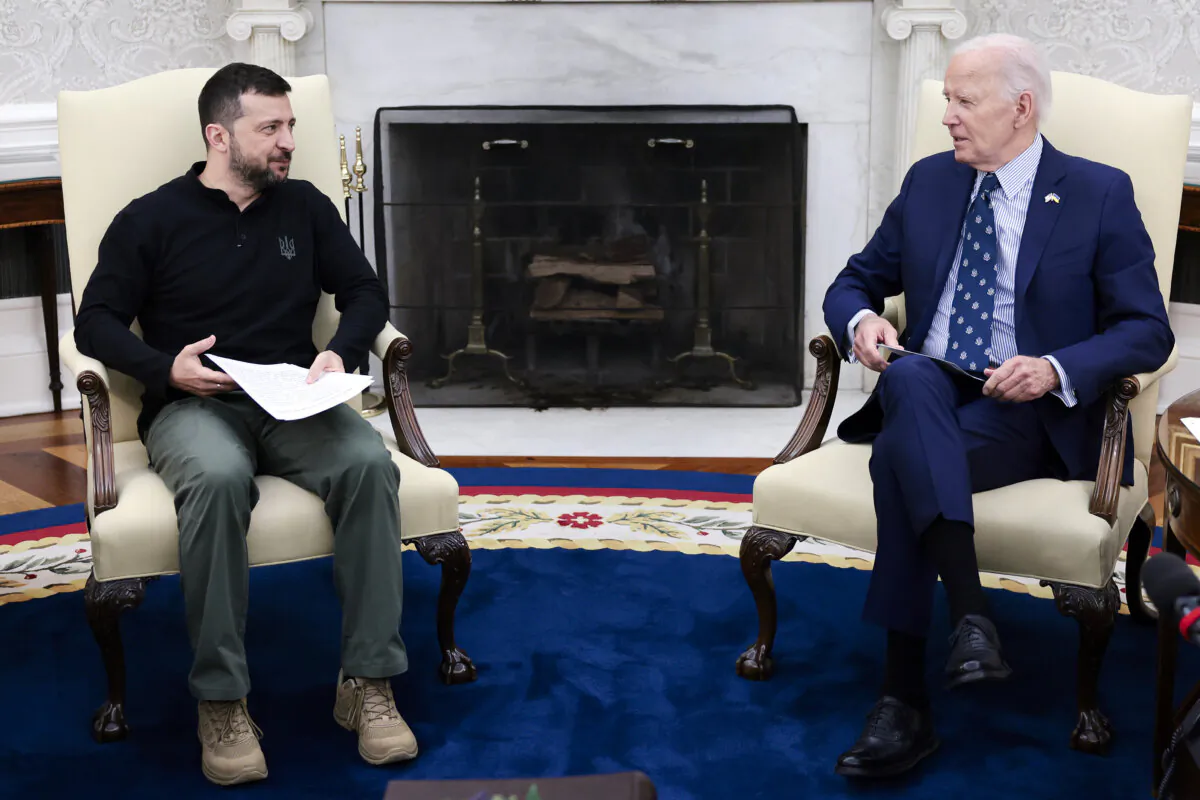 President Joe Biden meets with Ukrainian President Volodymyr Zelenskyy (L) in the Oval Office of the White House on Sept. 26, 2024. (Win McNamee/Getty Images)