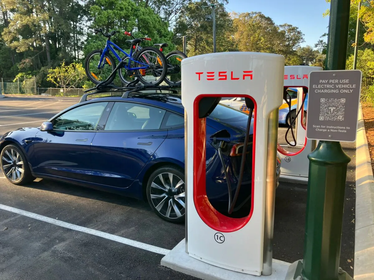 A Tesla is seen charging in Queensland, Australia, on Sept. 27, 2024. (Melanie Sun/The Epoch Times)