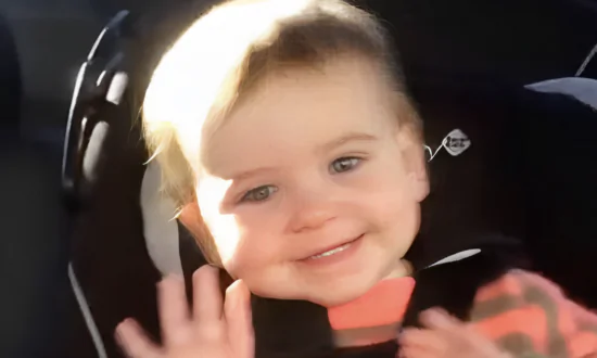 Super Cute Baby Wakes Up Dancing to Justin Bieber