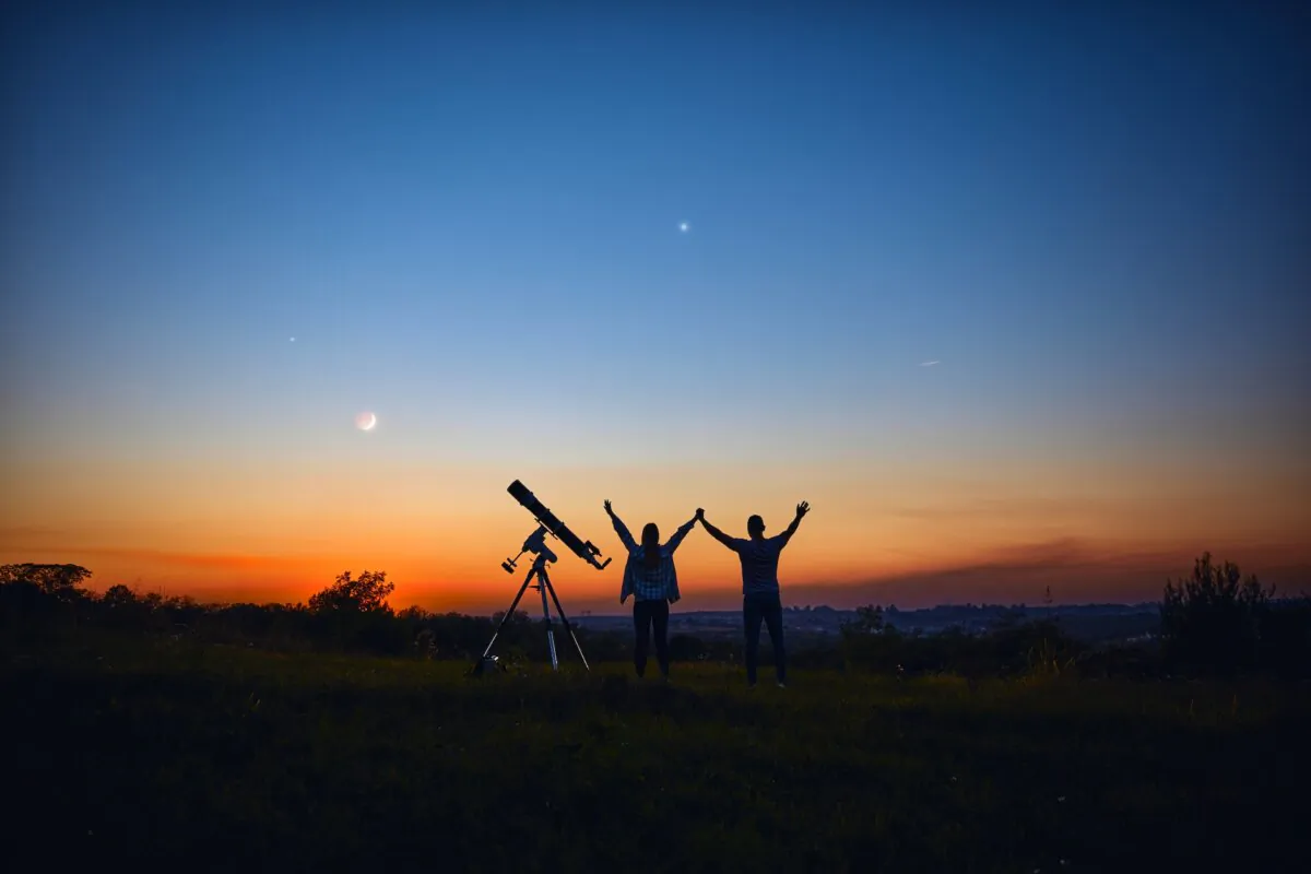 Make time in your schedule to have fun with family. Stargazing is a great activity to consider. (AstroStar/Shutterstock)