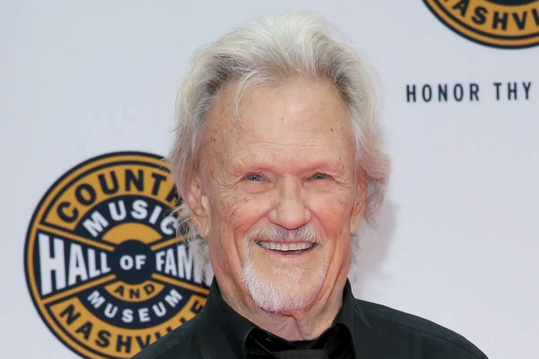 Country Singer-Songwriter, Actor Kris Kristofferson Dies at 88 | The Epoch Times