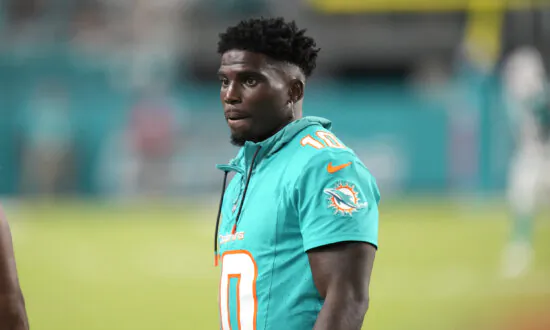 Tyreek Hill Briefly Detained for Traffic Violation Ahead of Dolphins’ Season Opener