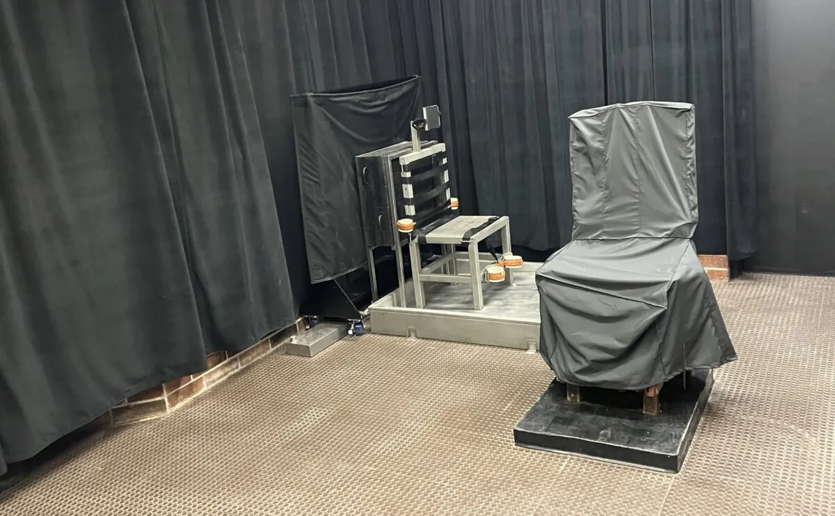 A death chamber in Columbia, S.C., including the electric chair (R) and a firing squad chair in a file photo. (South Carolina Department of Corrections via AP)