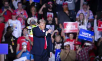 Trump, Harris Duel in the Desert With Last-Pitch Rallies in Battleground Nevada