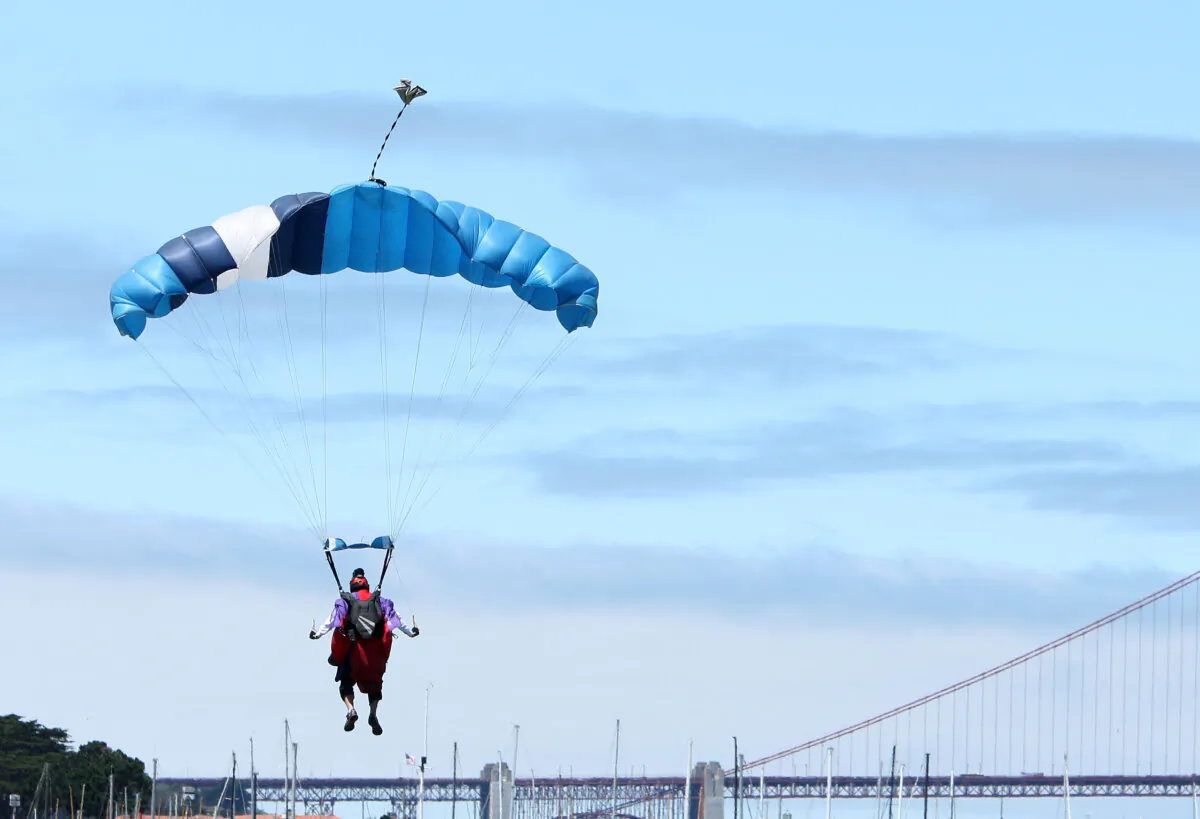 Skydivers land at Marina Green in San Francisco on Aug. 5, 2009. (John Shearer/Getty Images for T-Mobile)
