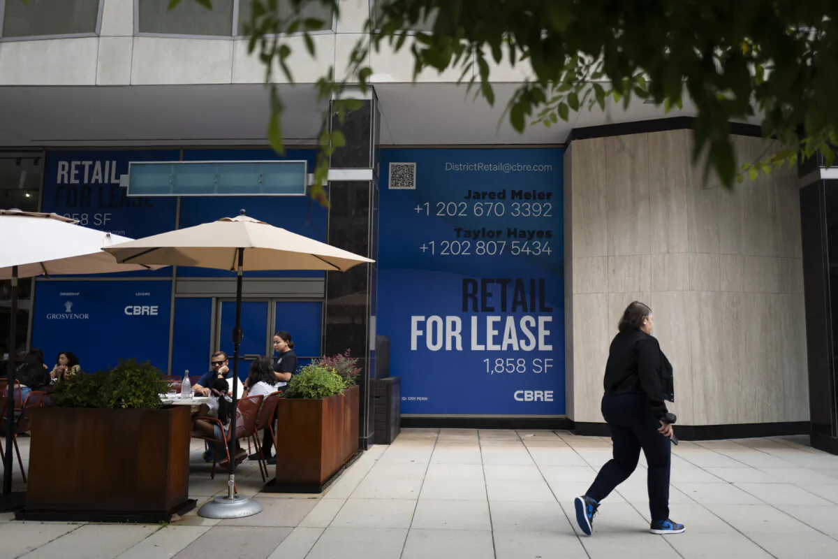 A retail for-lease advertisement in Washington on Oct. 3, 2024. (Madalina Vasiliu/The Epoch Times)