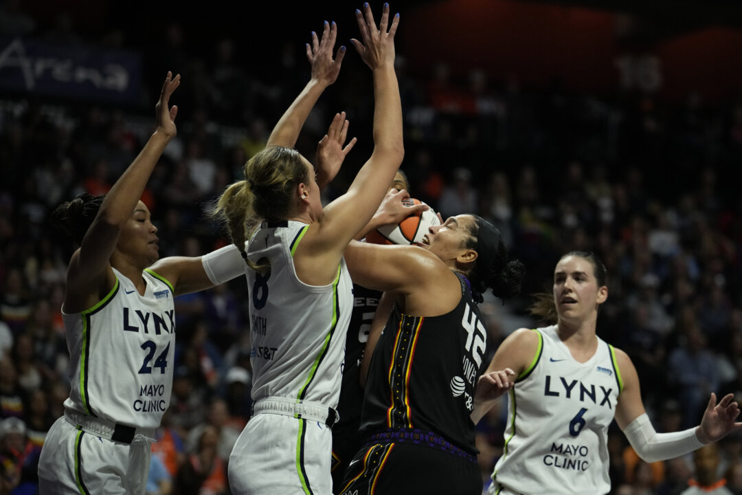 Minnesota Lynx Lead Semifinal Series Against Sun