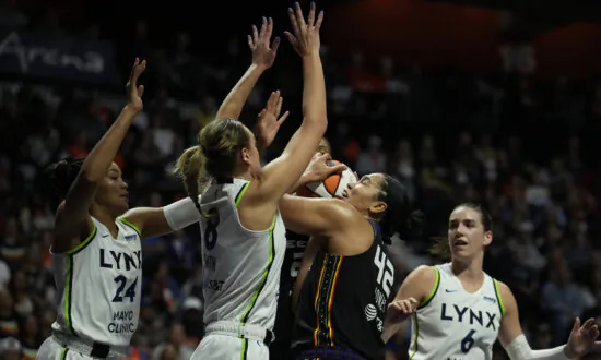 Collier Scores 26 to Help Lynx Top Sun 90-81 in Game 3 of Semifinal Series and Take 2-1 Lead