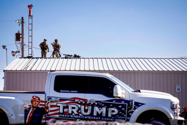 Day in Photos: Butler Rally, Detained Activist, and Human Tower