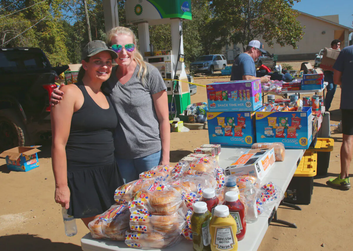 Shauna Mitchell (L) and Megan Sprayberry (R) at the First Baptist Church's food outlet in Swannanoa, N.C., on Oct. 4, 2024. The church group traveled 85 miles up from Simpsonville, S.C., to help out. (Richard Moore/The Epoch Times)