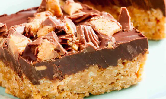 Peanut Butter Chocolate Crispy Bars (No-Bake)