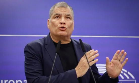 US Hits Former Ecuador Leaders With Visa Bans Over Corruption