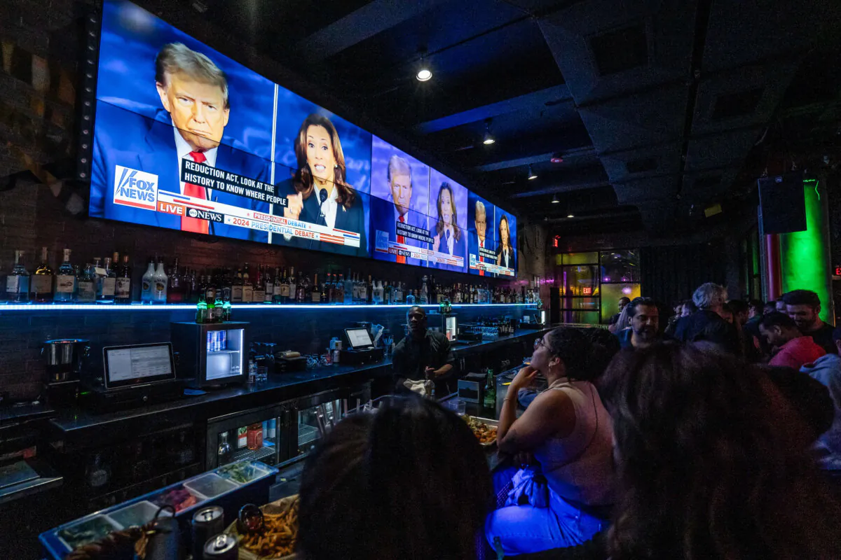People watch the presidential debate between Democratic presidential nominee, Vice President Kamala Harris, and Republican presidential nominee, former President Donald Trump, at a watch party at the Slate bar and lounge in New York City on Sept. 10, 2024. (Samira Bouaou/The Epoch Times)