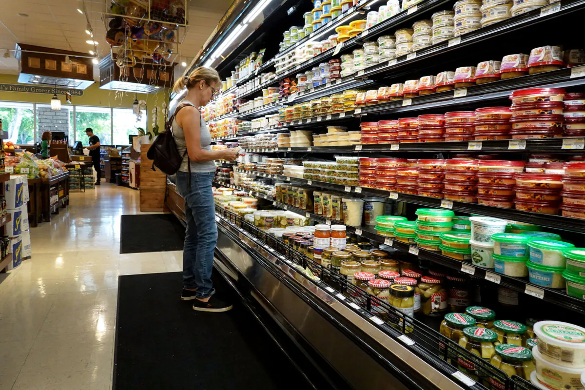 A shopper makes her way through a grocery store in Miami, Fla., on July 12, 2023. (Joe Raedle/Getty Images)