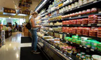 US Annual Inflation Rises to 2.6 Percent, First Increase Since March