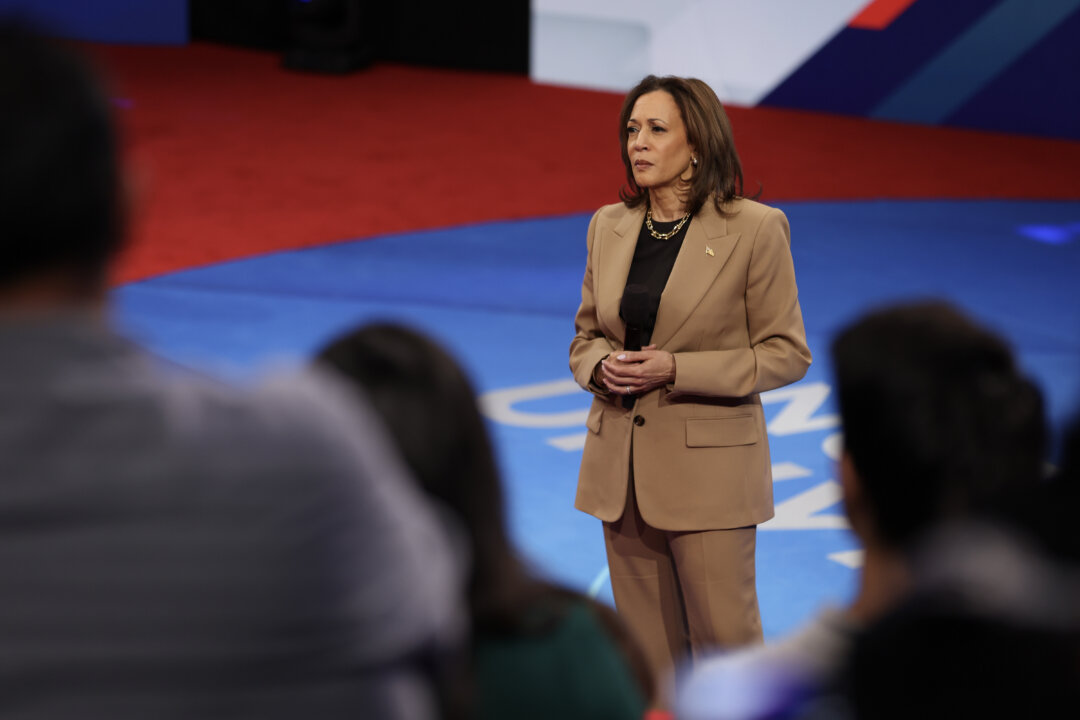 Harris Holds Las Vegas Town Hall as Poll Shows Her Lead Slipping Among ...