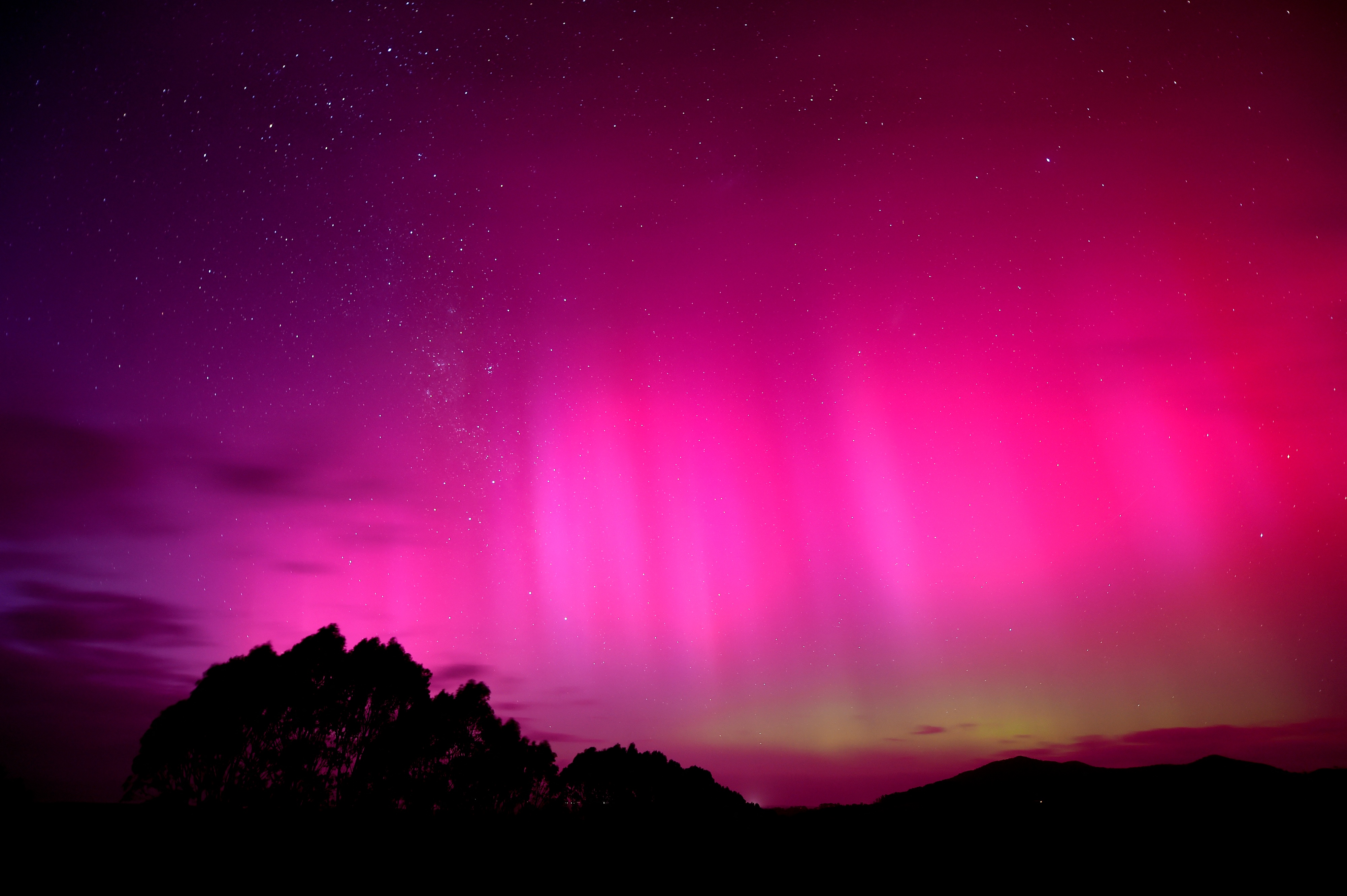 In Photos: Northern and Southern Lights Decorate Night Sky