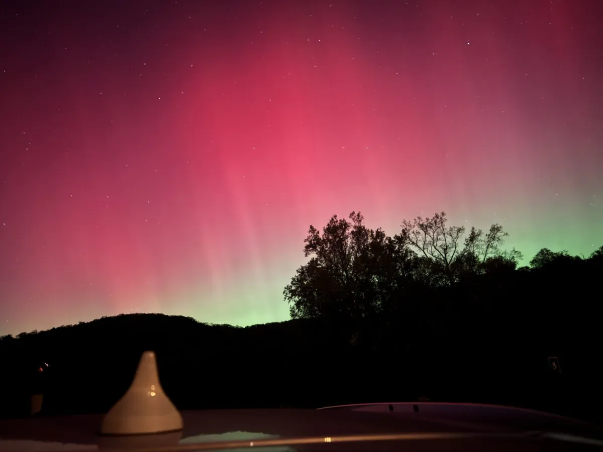 The northern lights over Highland Ralls, N.Y., on Oct. 10, 2024. (Rita Qi/NTD)