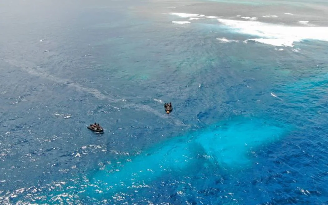 New Zealand Navy divers above the spot the HMNZS Manawanui now lies off the coast of Samoa. (Supplied/New Zealand Defence Force)