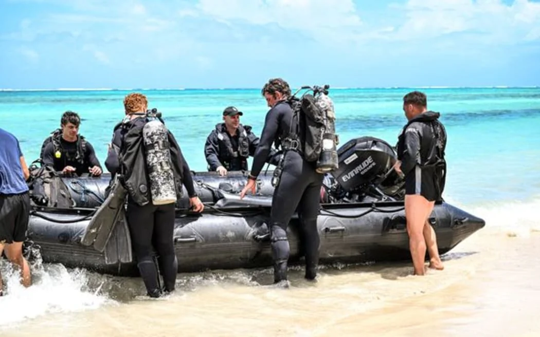 New Zealand Navy divers preparing to head out to area the HMNZS Manawanui now lies, off the Southern Coast of Upulo. (New Zealand Defence Force)