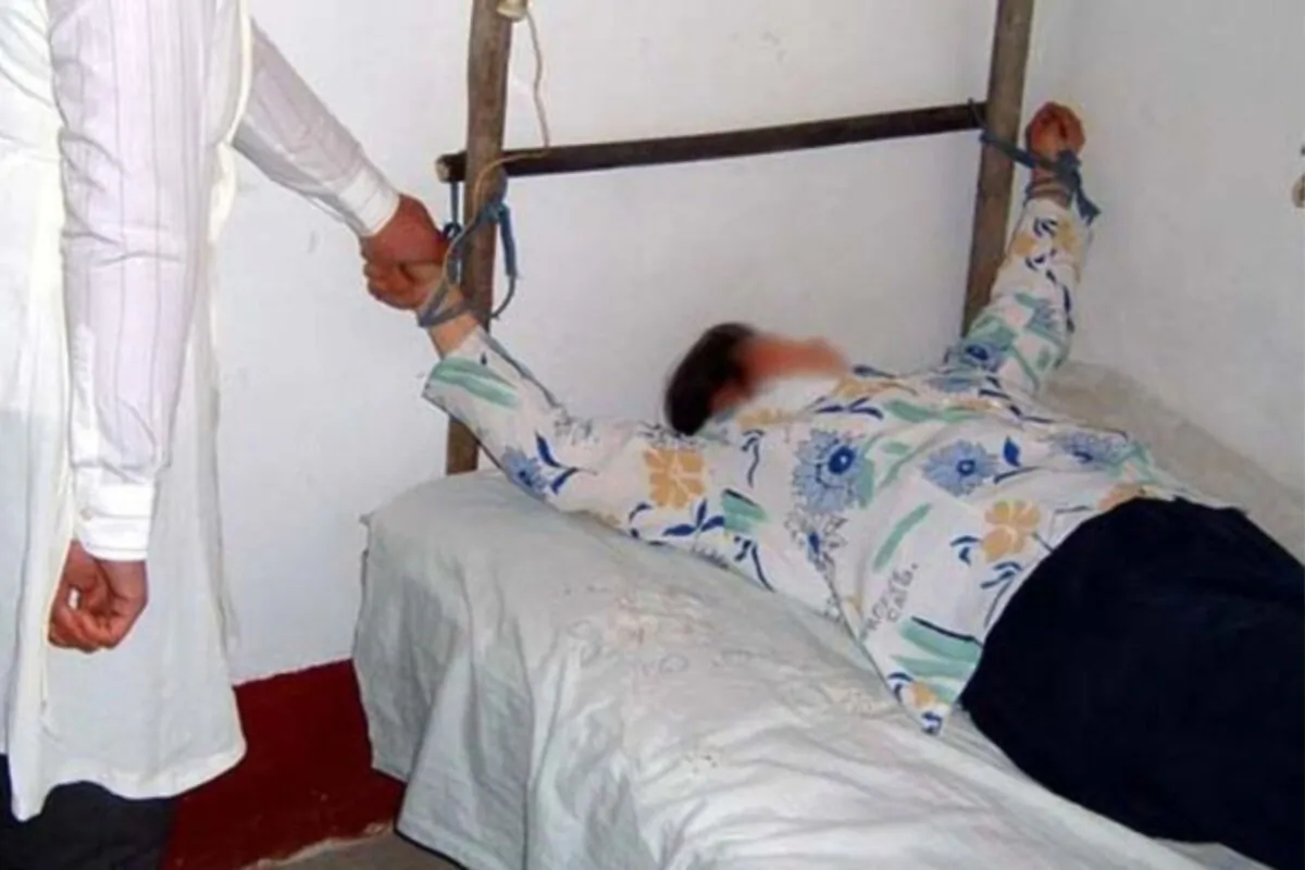 Torture re-enactment: Unknown drugs being forcibly injected to a Falun Gong practitioner to coerce them to renounce their faith. (Minghui.org)