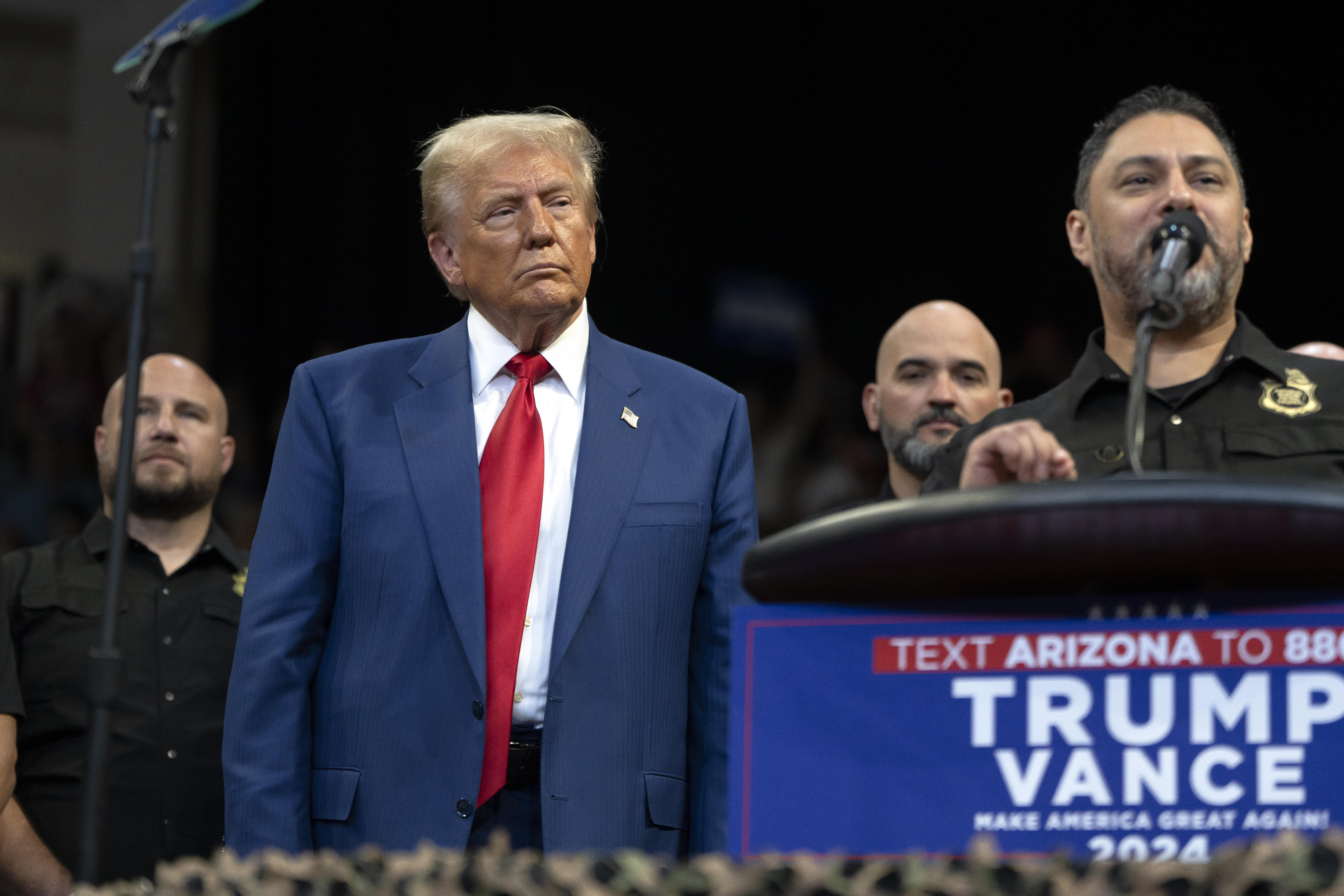Border Patrol Union Unanimously Endorses Trump; Bill Clinton Campaigns ...