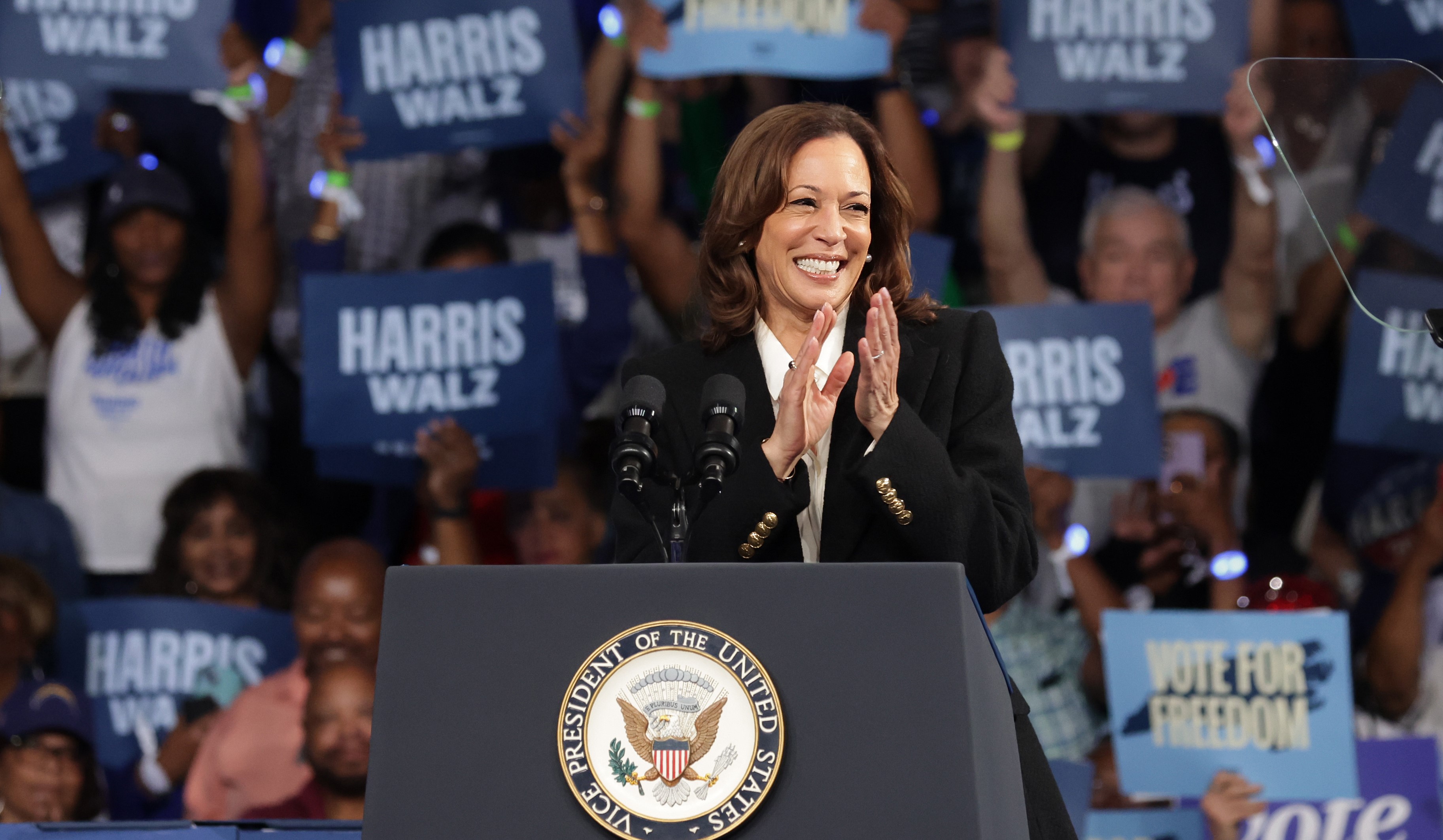 Harris Holds Campaign Rally in Greenville, North Carolina | EpochTV