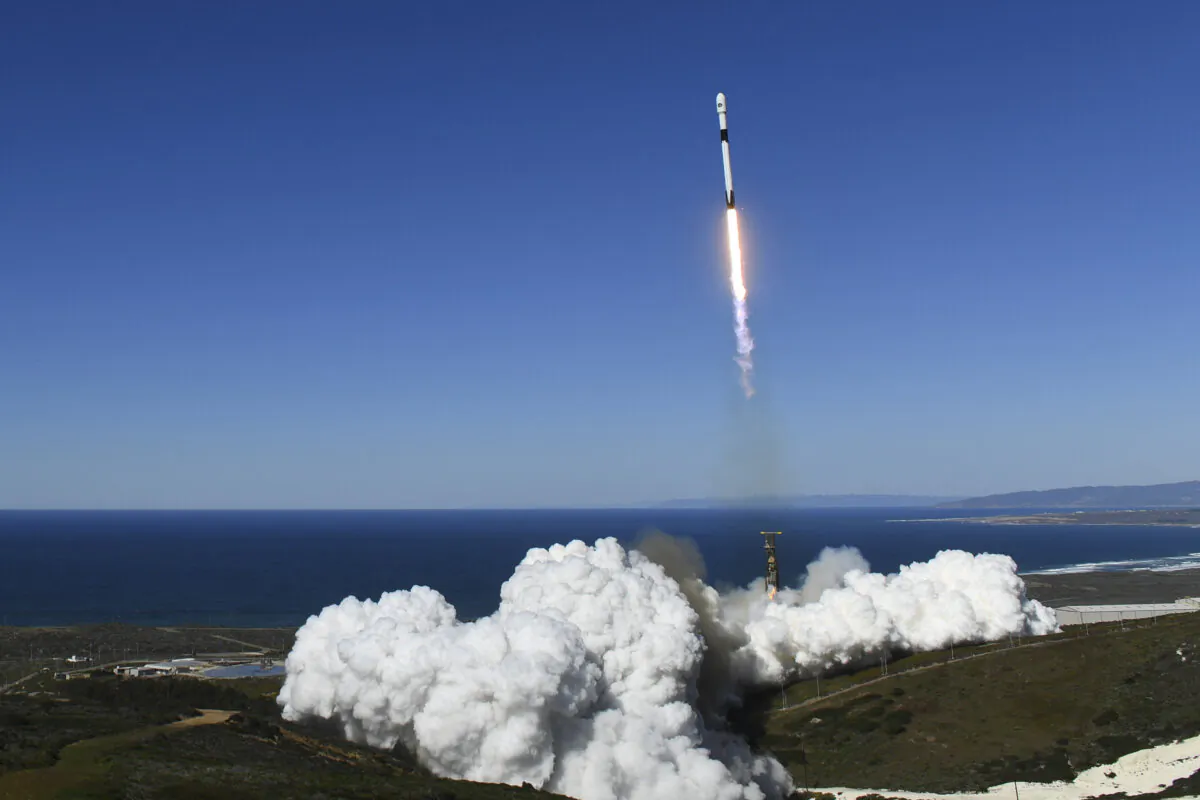 A SpaceX Falcon 9 rocket with the NROL-87 spy satellite payload for the National Reconnaissance Office launches from Vandenberg U.S. Space Force Base in Lompoc, Calif., on Feb. 2, 2022. (Patrick T. Fallon/AFP via Getty Images)