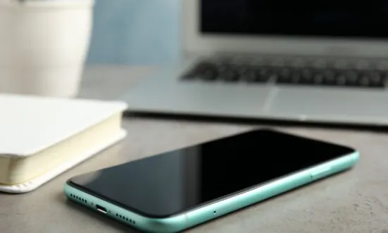 New Study Reignites Debate on Cellphone Radiation Safety 