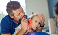 Neurologist Who Specializes in Light Therapy Explains the Science Behind Miraculous Brain Recoveries