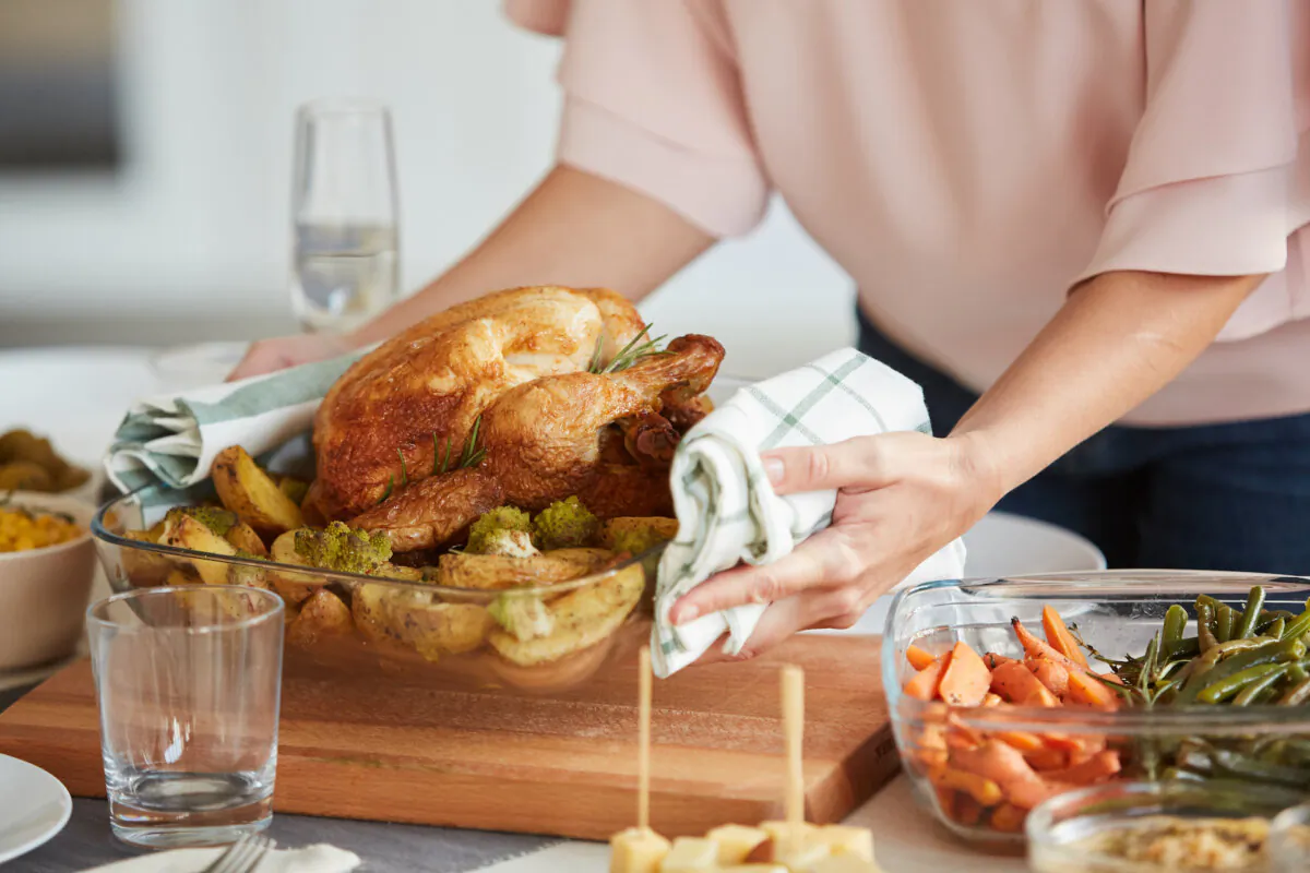 Cooking the chicken vertically is faster and more effective. (AnnaStills/Shutterstock)