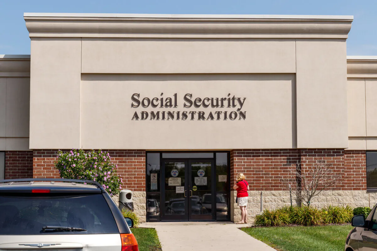 Social Security beneficiaries' checks are going up 2.5 percent in 2025. (Jonathan Weiss/Shutterstock)
