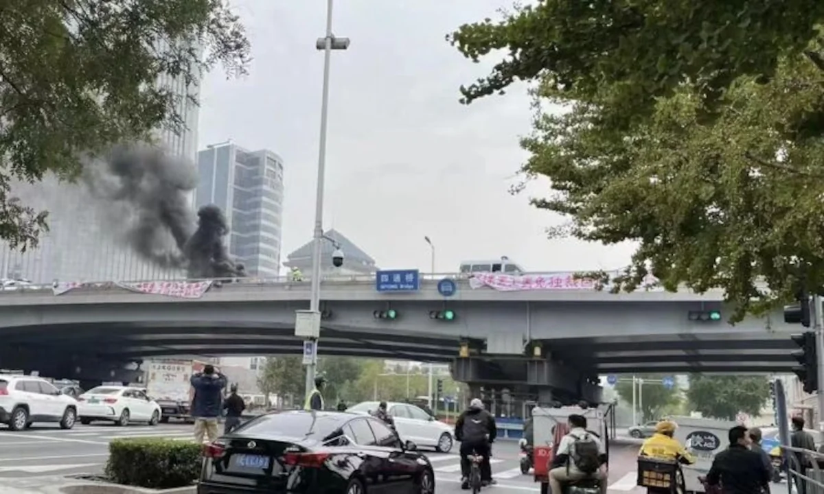 In this file photo, banners hang from Sitong Bridge in Beijing on Oct. 13, 2022. Dissident Peng Lifa unfurled the banners to protest against China’s draconian “zero-COVID” policy and call for an end to the authoritarian regime. (Screenshot of Fangshimin’s Twitter account via The Epoch Times)