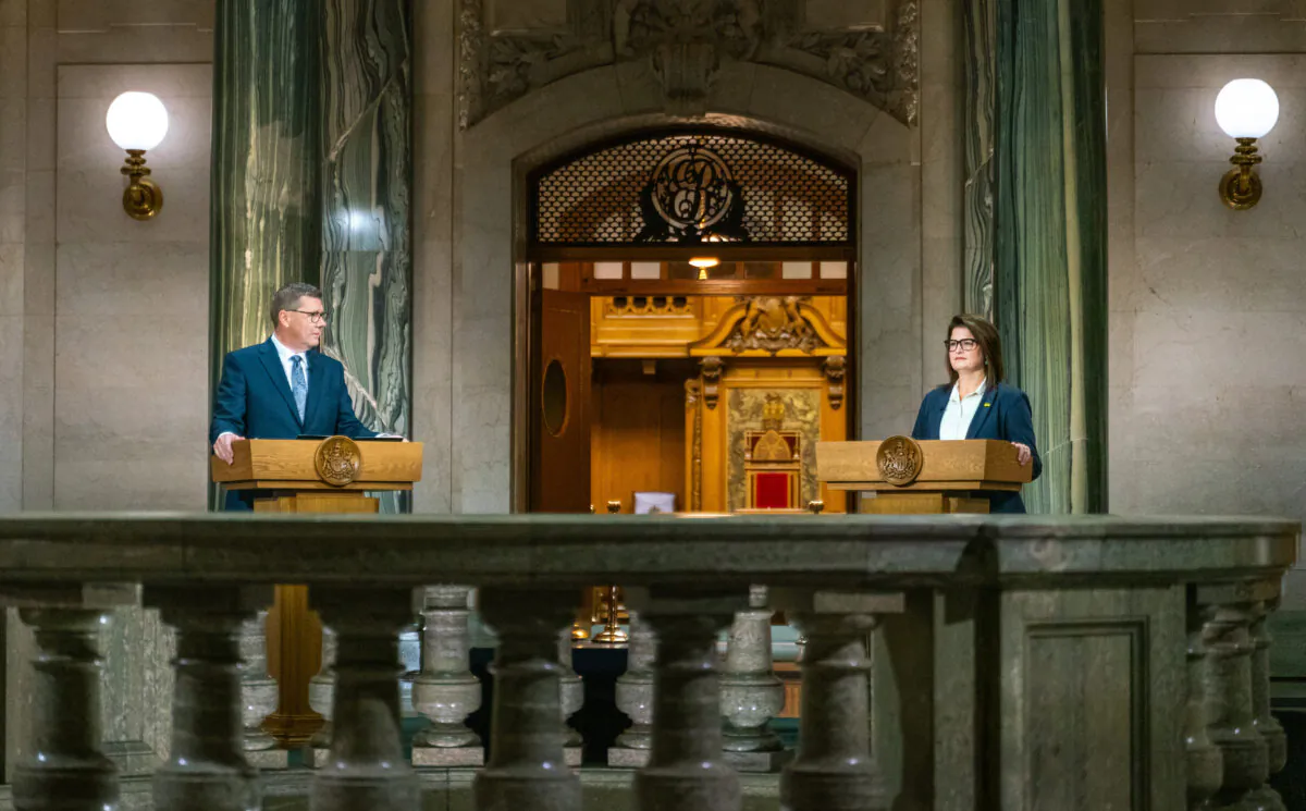 Saskatchewan Party Leader Scott Moe (L) and Saskatchewan NDP Leader Carla Beck look on before a televised leaders’ debate in Regina, on Oct. 16, 2024. (The Canadian Press/Heywood Yu)