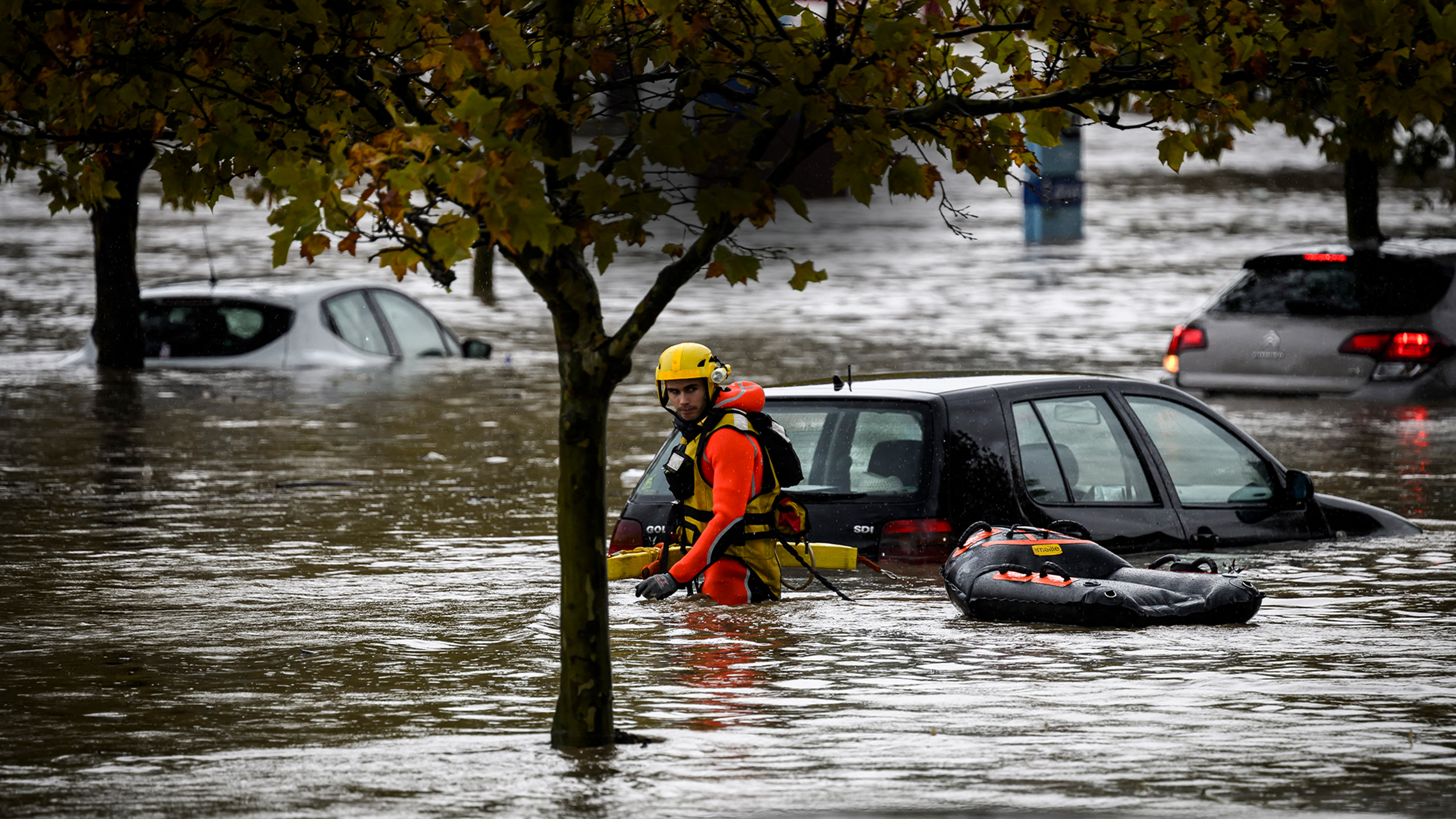 Day in Photos: Student Protest, Drug Trafficking Operation, and Flooding Alert