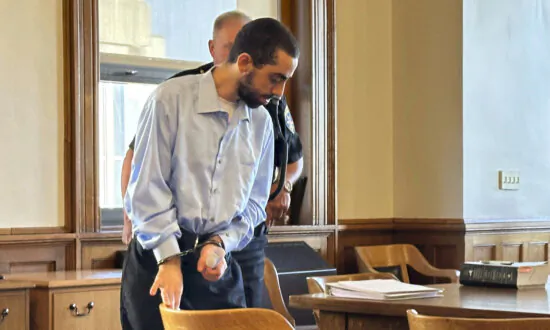Trial of Salman Rushdie’s Assailant Will Remain in New York County Where Stabbing Happened