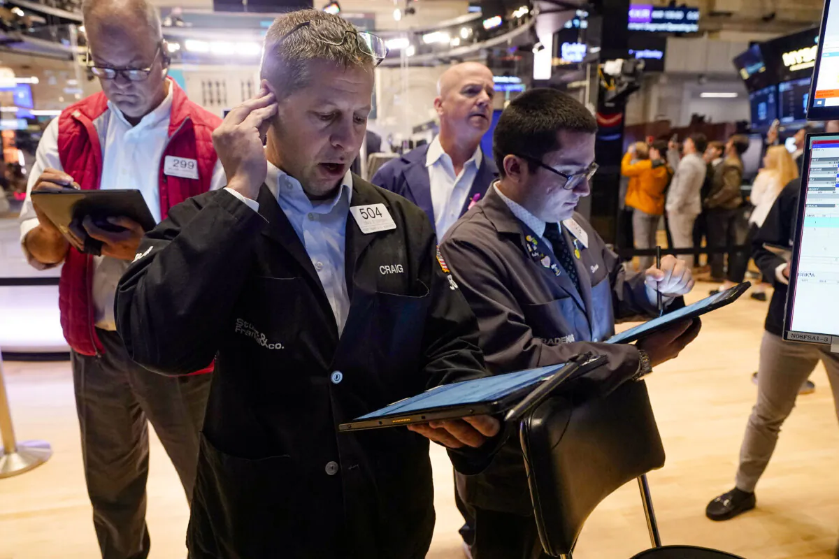 Traders work on the floor of the New York Stock Exchange on Aug. 7, 2024. (Richard Drew/AP Photo) 