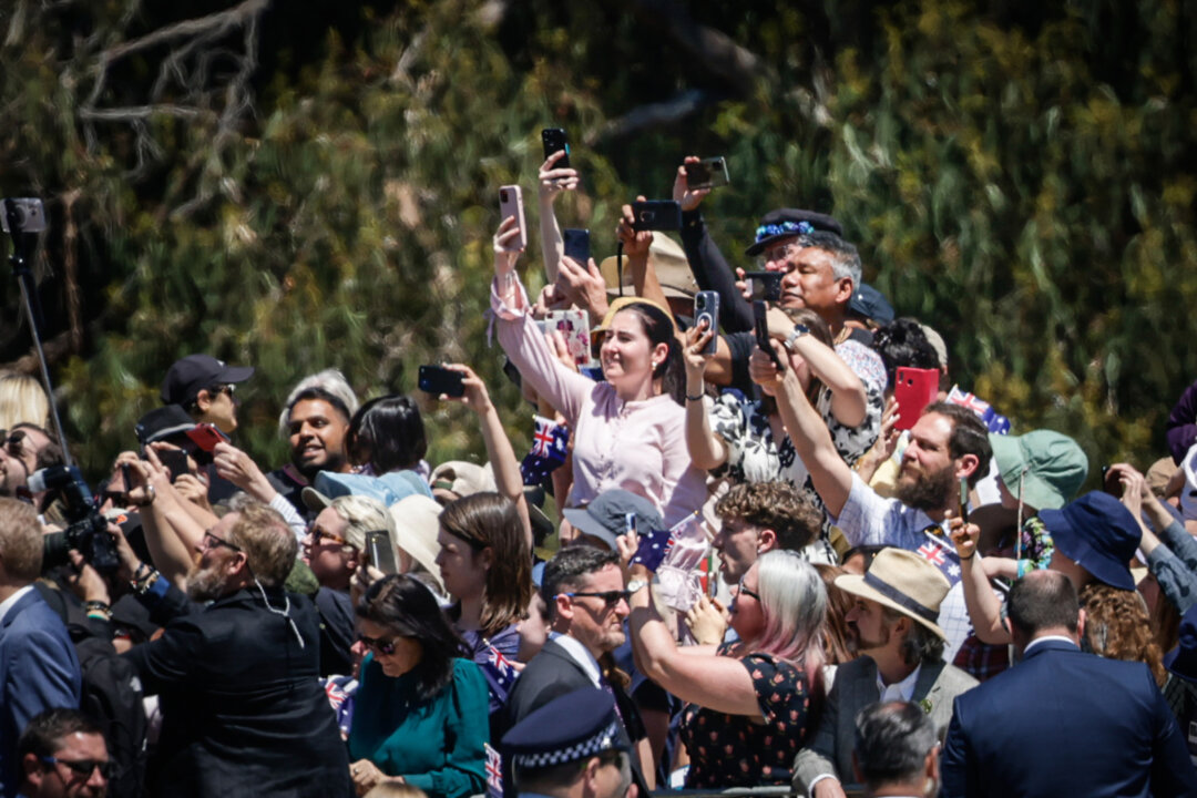 Royal Visit Sparks Reflection on History and Tradition, Drawing Thousands to Canberra