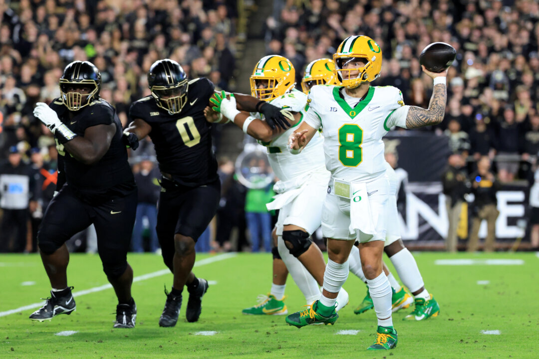 Oregon Ascends to No. 1 in This Week’s NCAA College Football AP Poll ...