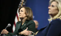Harris, Liz Cheney Hold 3 Battleground Events in Bid to Appeal to Moderate Voters
