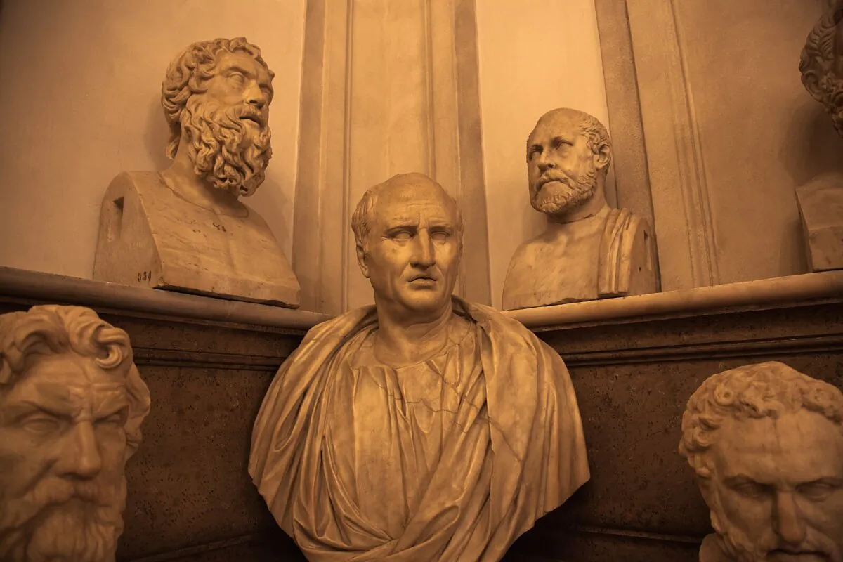 A bust of Cicero is central in an arrangement of Roman busts. (SSJF01/CC BY-SA 2.0)
