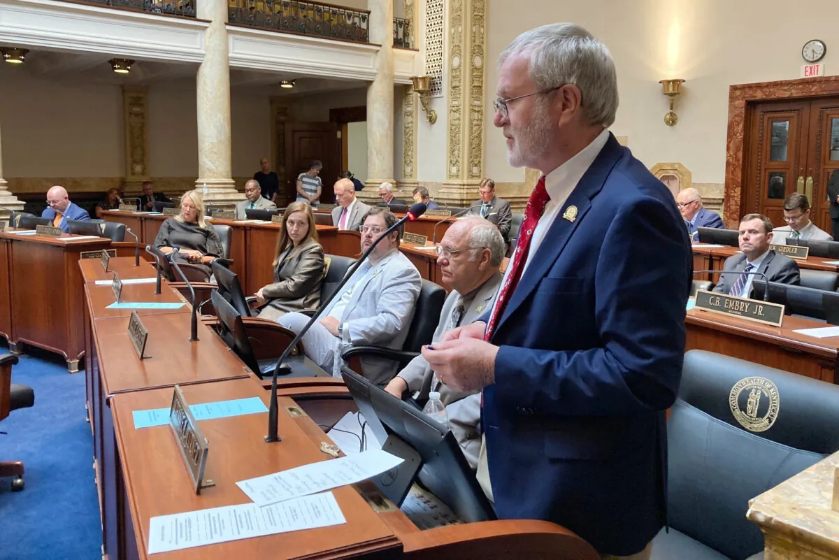 Kentucky state Sen. Johnnie Turner, front, gives a speech in Frankfort, Ky., on Aug. 25, 2022. (Bruce Schreiner/AP Photo)