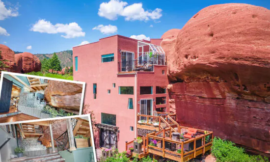 House Built Around 200 Million-Year-Old Red Rock in Colorado Boasts ‘Flintstones’ Living Experience