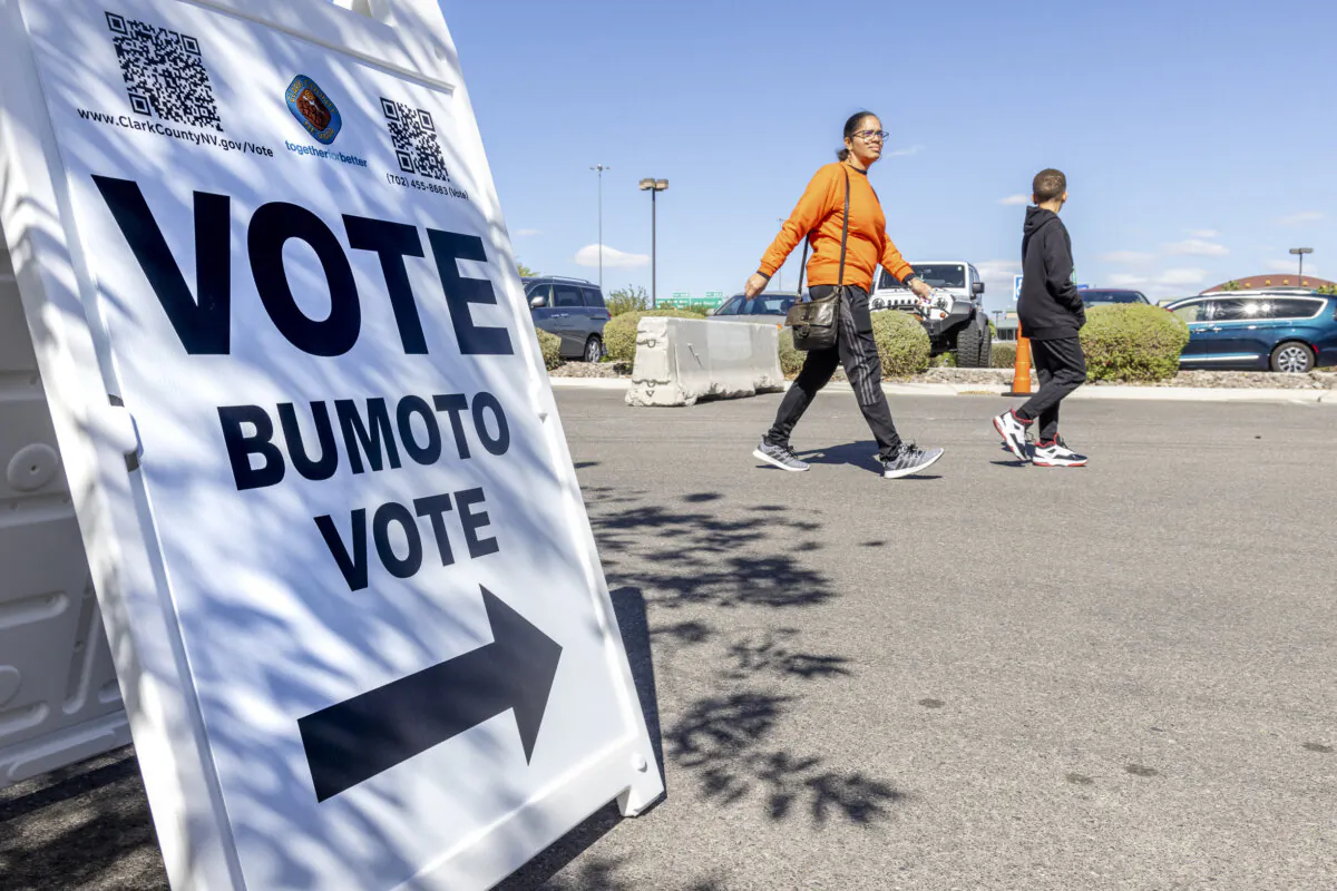 Voters take to the polls in Las Vegas, Nev., on Oct. 19, 2024. (John Fredricks/The Epoch Times)