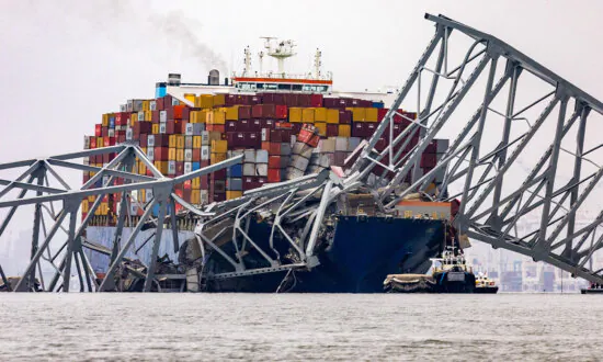 $102 Million Baltimore Bridge Collapse Settlement; Trump Rallies in Las Vegas, Harris Taps Star Power