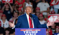 Trump Pushes Early Voting in Arizona